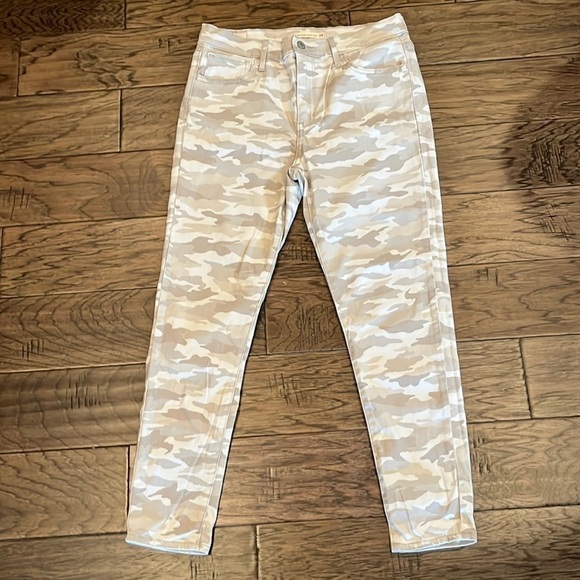 Levi’s 720 High Rise Super Skinny Crop Camo Jeans Size 29 - Picture 1 of 11
